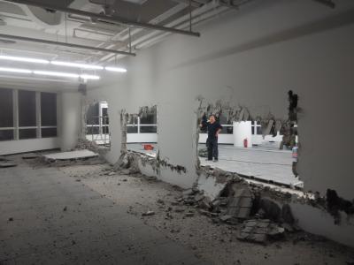 辦公室敲墻砸墻