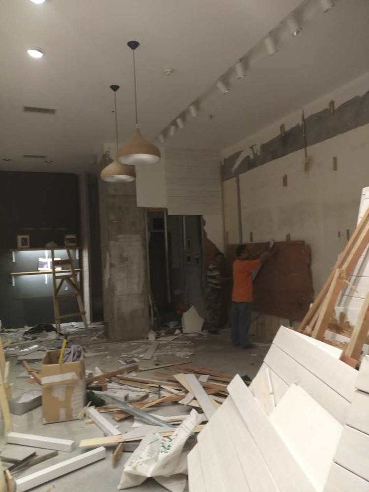 商場(chǎng)退房還原毛坯